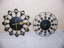Zwei Wanduhren, Metall, antik