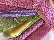 Kiste voll mit 4 Farben Dekostoff Deko Papier Vlies Blumen Dekor viele Laufmeter