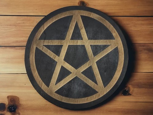 Pentagramm graviert rund