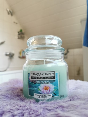 Yankee candle floating lotus - candle,