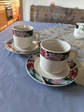 4 teiliges KUN-LUN Kaffeeservice Blütendekor Tasse mit Unterteller. 2 Personen