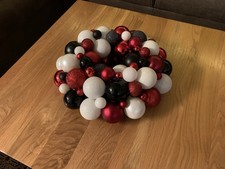 Kugelkranz Türkranz Advent Weihnachten Deko Kranz Kugeln weiss-rot-schwarz
