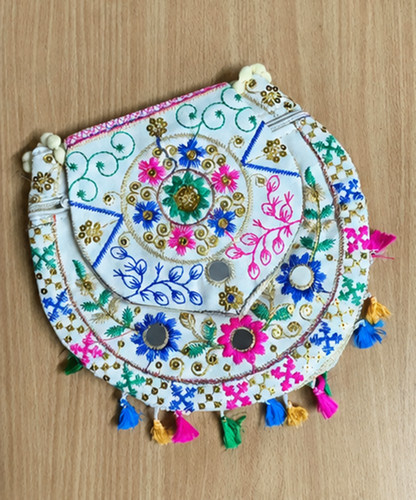 Handgefertigte weiße banjara - handgefertigte,