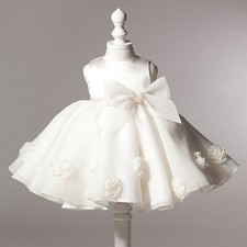 Schönes Kleid Taufe