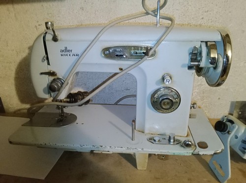 ADLER-RICCAR-NÄHMASCHINE-defe