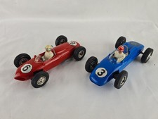 2 Fahrzeuge für Carrera