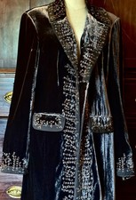 Vintage reich mit Perlen bestickter brauner offen zu tragender Samtmantel