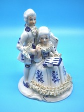 Porzellanfigur Paar mit Buch
