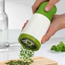 Kräutermühle Gewürzmühle mit Edelstahlmesser Küchenhelfer in Grün & Weiß