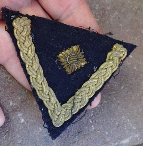Original navy badge - original, angle