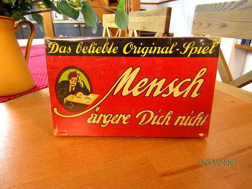 "Mensch ärgere dich nicht"