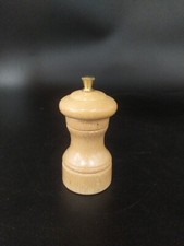 Gewürzmühle aus Fichtenholz