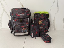 Ergobag "TaekBärdo" Schulranzen-Set, Schwarz-rot, Inkl. Turbeutel 5 Kletties