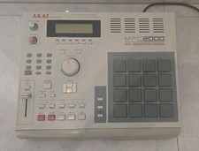 AKAI MPC2000  (32MB RAM)