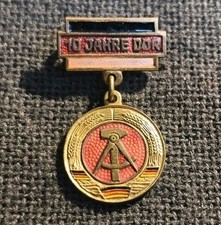Abzeichen DDR: 10 Jahre DDR 1959, Jahrestag, Spange emailliert 