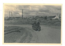 Originalfoto: Kettenkrad auf einer Straße