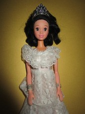 B-2021) DISNEY SCHNEEWITTCHEN BARBIE MATTEL VINTAGE SPITZENKLEID+KRONE+SCHUHE