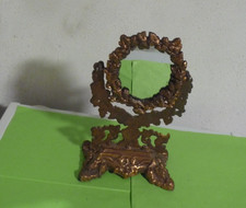 05OT - SPIEGEL - Schwenkbar - wohl zum Stellen auf Kommode . goldfarben -