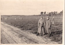Foto - Soldaten mit Stahlhelm