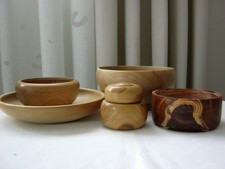 Kleines Konvolut Holzschalen, Holzteller, Holzdose, Kirschbaum etc.