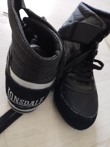 Boxhandschuhe und boxstiefel