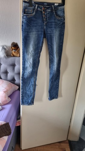 Röhrenjeans geknöpft von