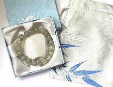 Schönes gedehntes Armband