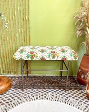 sympathischer Stahlrohr Hocker