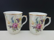 THUN Porzellan 2x Henkelbecher Kaffeebecher Blumenmuster Goldrand irisierend TOP