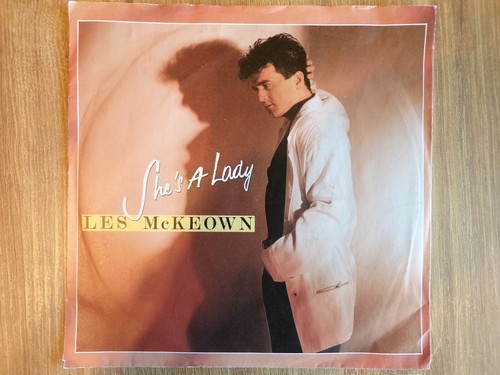 Les mckeown single - single, she's