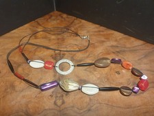 Perlenbesetzte Bonita