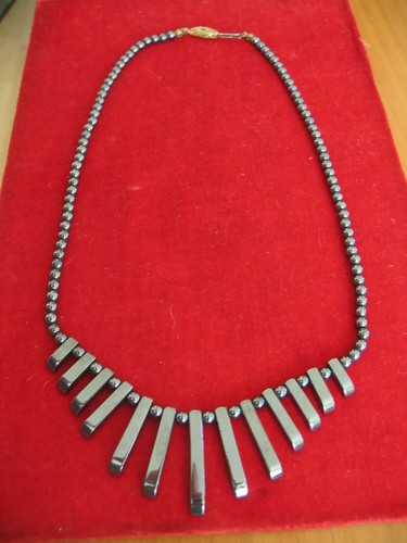 Kette aus schwarzen