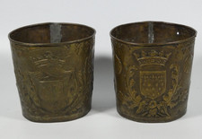 2x Cachepot Messing handgetrieben Wappen Übertopf Mantel ~1850