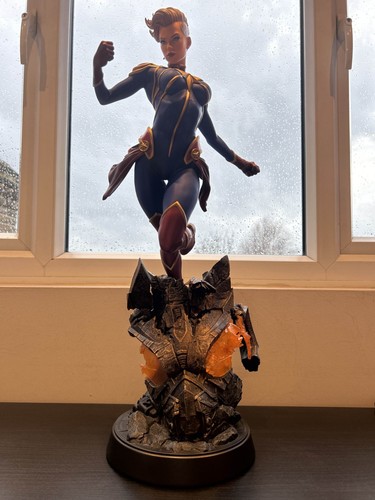 Sideshow captain marvel - sideshow,