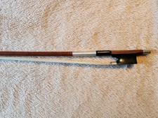 Schöner Violinbogen, Stempel