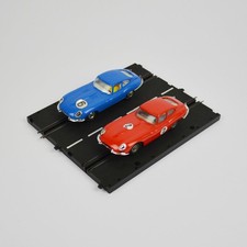 2 x Jaguar E-Type (blau & rot) - Carrera Universal 132 - Typ E - Sportwagen 425