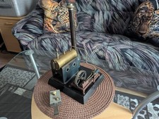 Alte originale kleine Dampfmaschine  