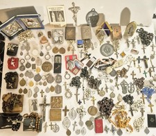 Riesen Konvolut Rosenkränze ,Medaillen, Reliquien und andere Religiöse teile