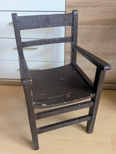 Stabiler kinderstuhl aus holz - kinderstuhl,