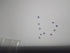 1 einzelner dunkelblauer Saphir round facet ca.0,9 mm