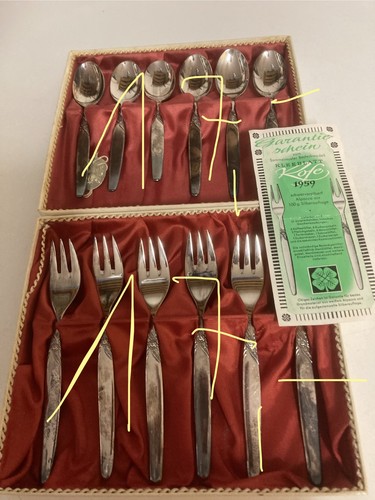 Kaffeelöffel und kuchengabeln - und,
