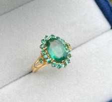 2.45 Karat Smaragd Halo