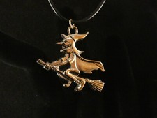 Hexe Anhänger mit Kette 24