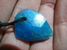 Blauer NEON-APATIT mit