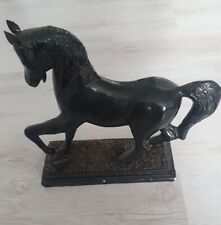 Vinbcorw Schwarzes Pferd Statue 