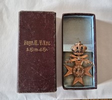 1.Wk Bay. MVK 3. Kl. mit Schwerter Krone  im Etui , Hersteller Weiss& Co München