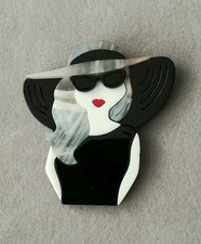 Brosche Dame Mit Hut Acryl Mode 50er 60er Retro Style Elegante Lady Frauen Kopf