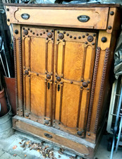 Antiker Schrank - sehr selten- Einzelstück zur Restauration....Massivbauweise