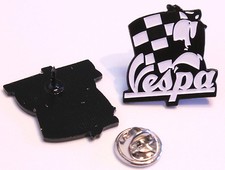 VESPA 2TONE PIN (MBA 591)