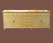 Anrichte im Landhaus, antik